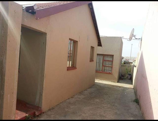 2 BEDROOM FREEHOLD FOR SALE IN KAALFONTEIN